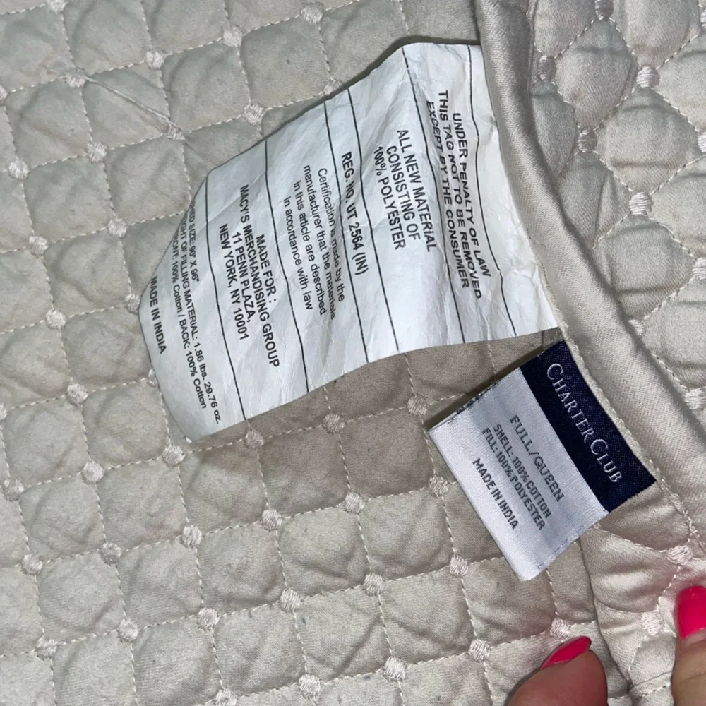 Like new Charter Club Quilt damask full/queen quilt coverlet